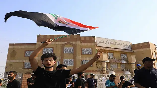 Irak'ta tansiyon düşmüyor: Sadr Grubu'nun askeri kanadı sokağa indi, ölü ve yaralılar var