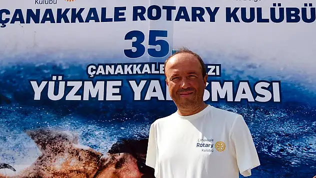 İstanbul'dan sonra Çanakkale Boğazı'nı da kolsuz yüzerek geçti