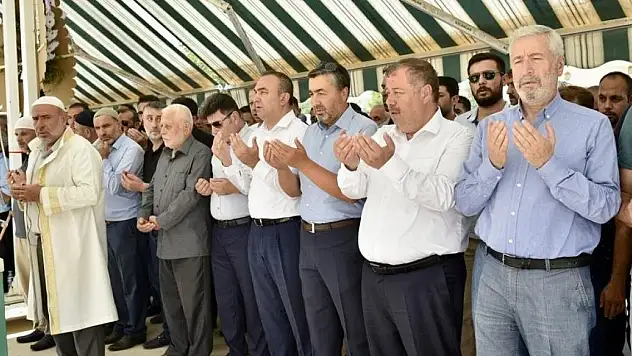 Kalp krizi geçiren akademisyen son yolculuğuna uğurlandı