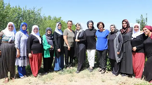 Kadın muhtarlardan üretim yapan kadınlara destek