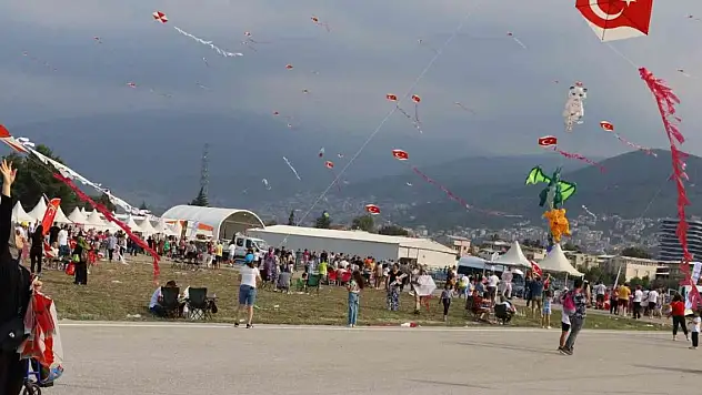 Zafer coşkusu göklere yansıdı