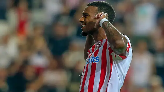 Haji Wright atıyor, puanlar geliyor