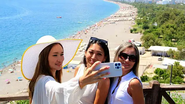 Antalya 3 ayda turist sayısını 4'e katladı
