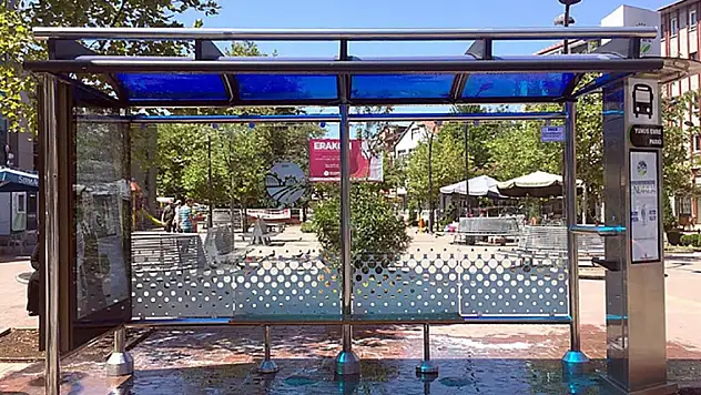 Yolcu duraklarında bakım ve onarım çalışmaları sürüyor