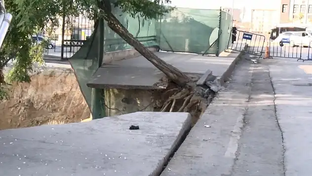 Hafriyat çalışmasında yol çöktü