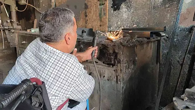 Depremde henüz 40 günlükken 2 bacağını kaybetti, yaşama azmini kaybetmedi