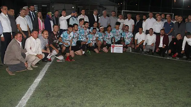 Beyşehir'de düzenlenen futbol turnuvasında kupalar sahiplerini buldu