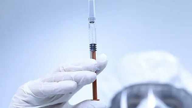 Çin'de, yerli üretim Kovid-19 aşısına acil kullanım onayı verildi