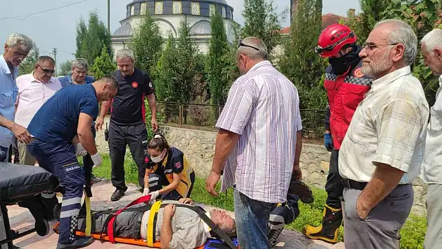 Dereye düşen işçinin yardımına itfaiye koştu