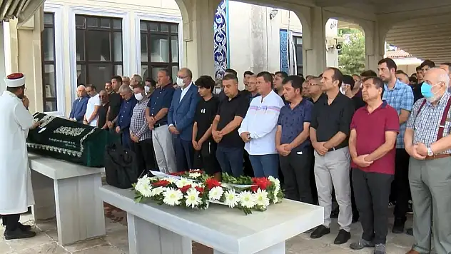 Trafik kazasında hayatını kaybeden diş hekimi son yolculuğuna uğurlandı