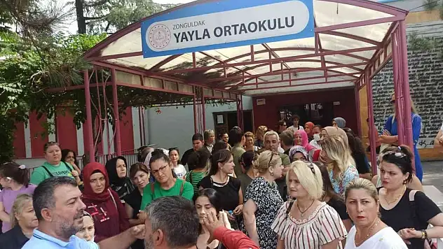 Veliler okullarının yıkılmamasını istedi