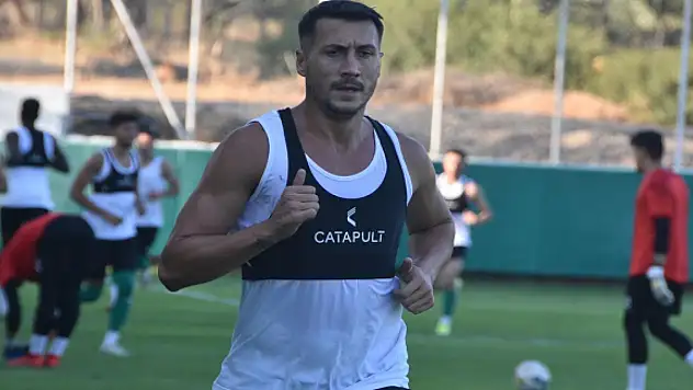 Konyaspor'un eski oyuncusu  tarihe geçti