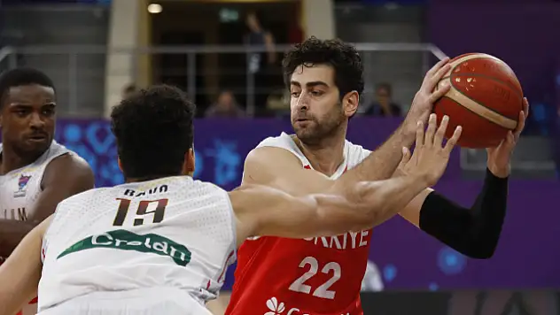 12 Dev Adam'dan kritik galibiyet