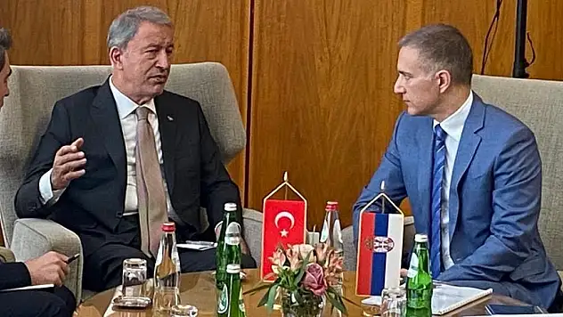 Bakan Akar, Sırbistanlı mevkidaşıyla görüştü