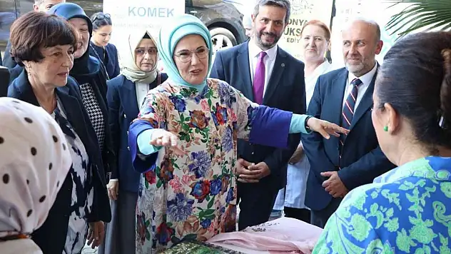 Emine Erdoğan, Saraybosna'daki KOMEK Sergisine tam not