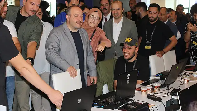 Bakan Varank: Katma değerin anahtarı yazılımda, tasarımda