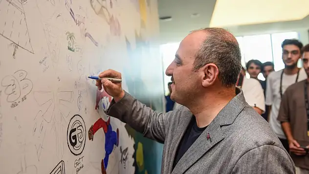 Bakan Varank: Türkiye, teknoloji tabanlı işlerde büyük ivme kazandı