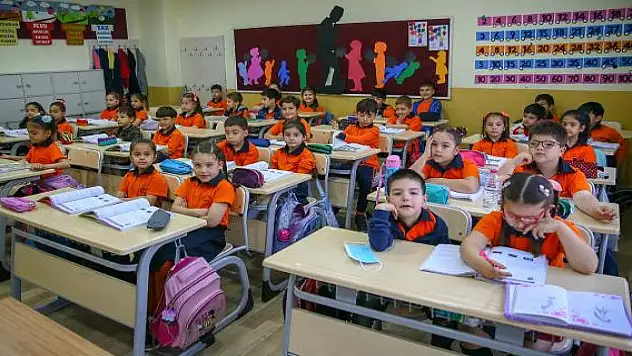 19 milyon öğrenci yarın ders başı yapacak