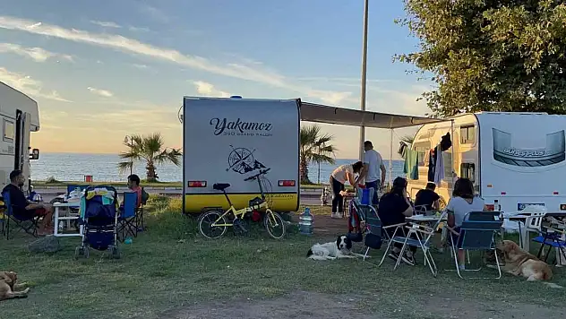 Belediyenin 'alanı tahliye edin' dediği karavancılardan tepki