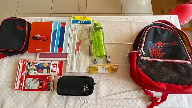 Okula yeni başlayacak öğrencilere çanta ve kırtasiye desteği