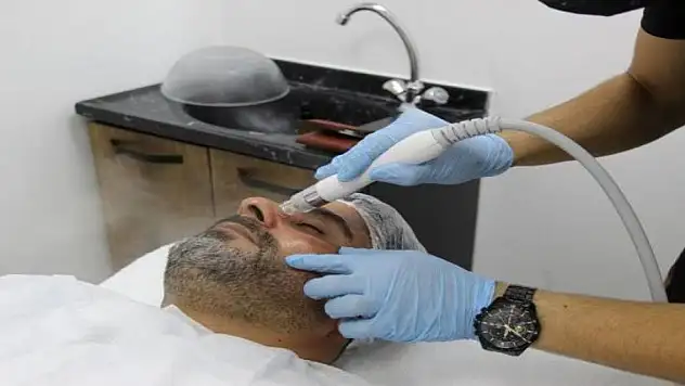 Erkekler, güzellik uygulamalarında kadınlarla yarışıyor