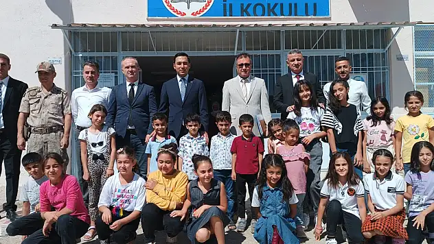 Ağlayıp sınıfı terk eden öğrenciyi kaymakam ikna etti