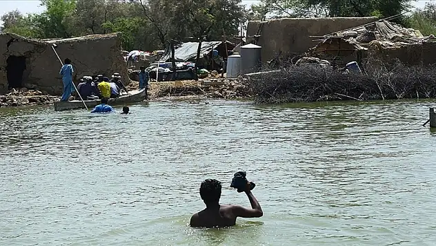Pakistan'da muson yağmurları sebebiyle ölenlerin sayısı arttı