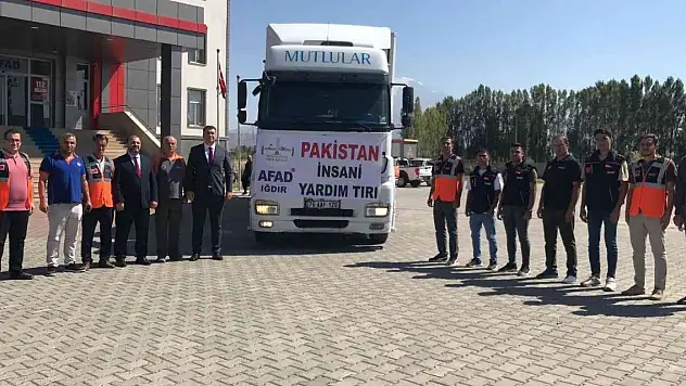 Pakistan'daki sel bölgesine yardım tırı gönderildi