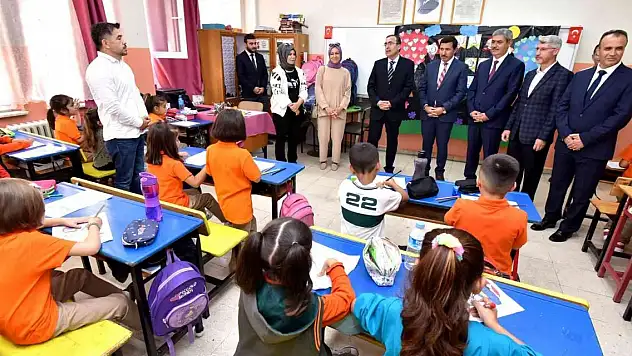 Karatay Belediyesi'nden kırtasiye yardımı