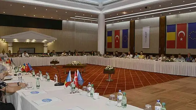 Romanya-Türki̇ye konferansı 17 yıl sonra tekrar Kuşadası'nda gerçekleşti