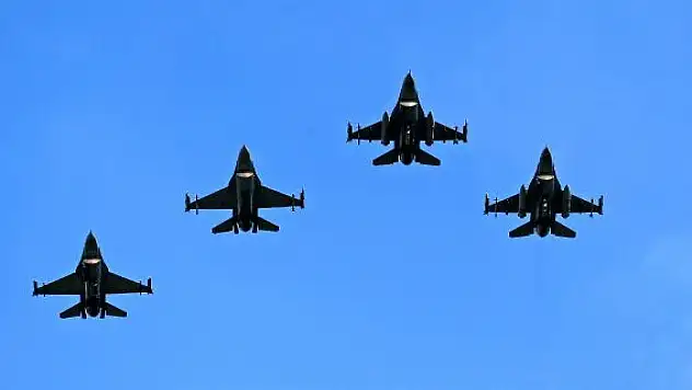 Yunanistan, ABD desteğiyle modernize edilen iki F-16'yı teslim aldı