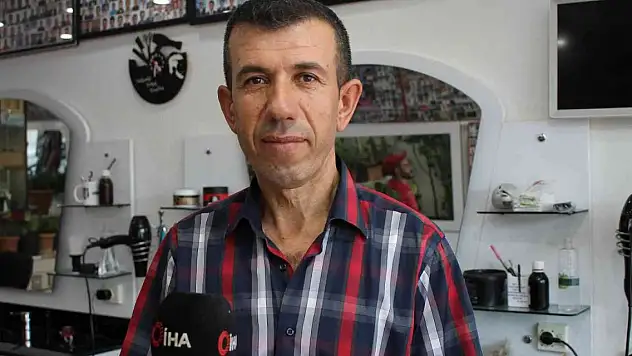 Fotoğrafları önce aynada biriktiriyor, sonra çerçeve yaptırıp saklıyor