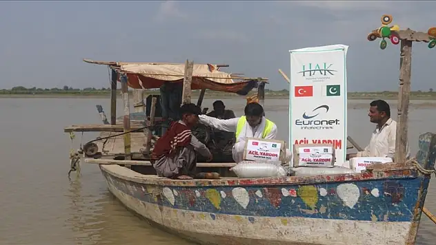 Hak İnsani Yardım Derneğinden selin etkilediği Pakistan'a yardım