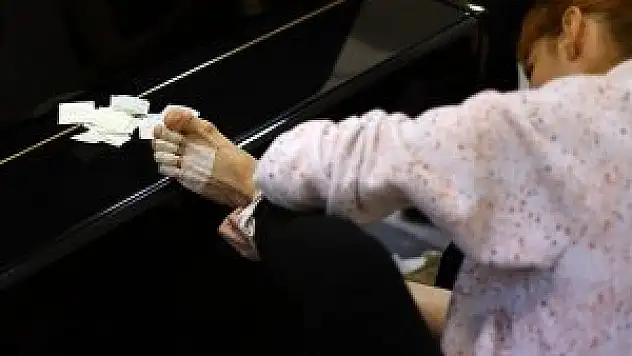 Nasırlı parmaklar üzerinde dans