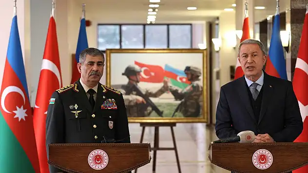 Bakan Akar, Azerbaycanlı mevkidaşı Hasanov ile görüştü