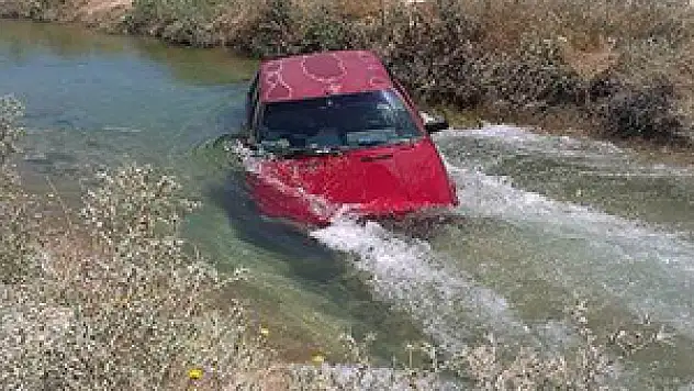 Otomobil sulama kanalı düştü: 3 yaralı