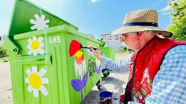 Trafo ve duvarları sanatsal boyamalarla süslüyor