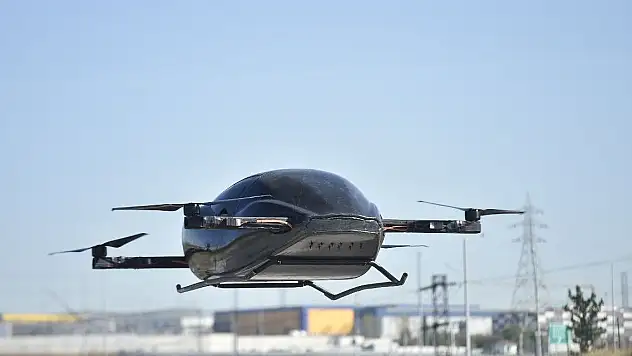 Uçan arabalar ilk kez semalarda göründü