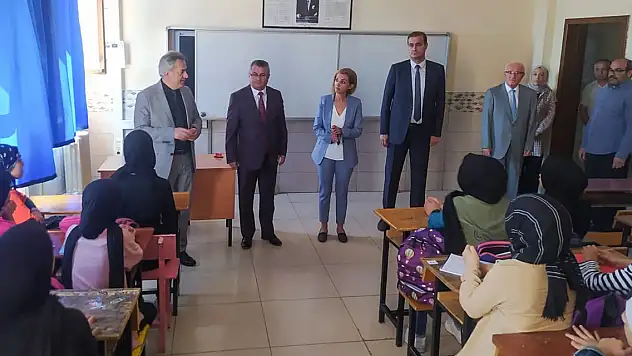 Müdür Yiğit, Güneysınır'da öğretmenlerle buluştu