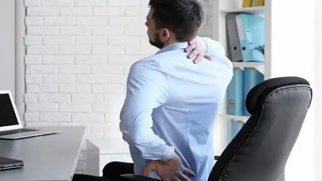 Masa başı çalışanlar dikkat! Ağrıları önlemenin 12 yolu