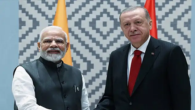 Erdoğan, Hindistan Başbakanı Modi ile bir araya geldi