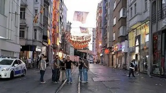 İstiklal Caddesi'nde silahlı kavga: 5 yaralı