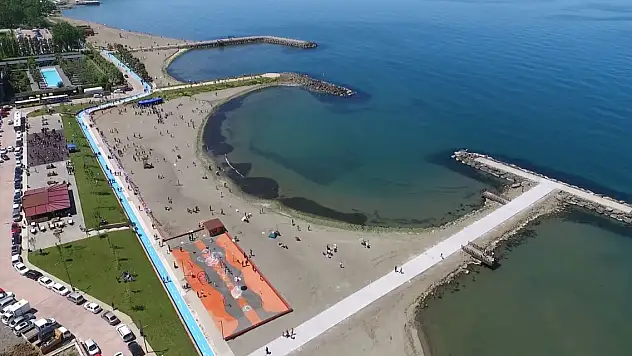 Karadeniz'de kum plajlar genişliyor, sahiller eskiye dönüyor