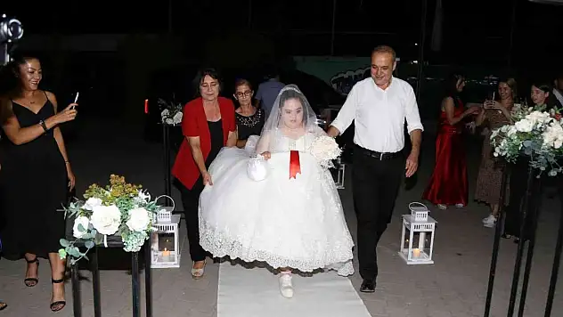 Makam aracı gelin arabası oldu, Hülya muradına erdi