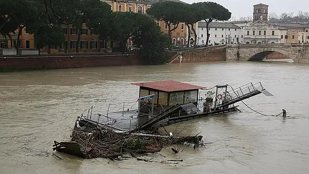 İtalya'daki sel felaketinde ölenlerin sayısı artıyor