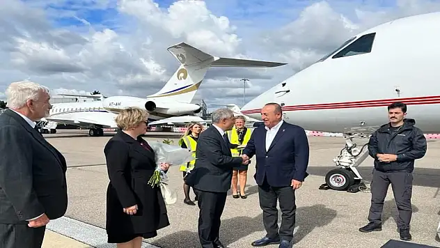 Bakan Çavuşoğlu İngiltere'de