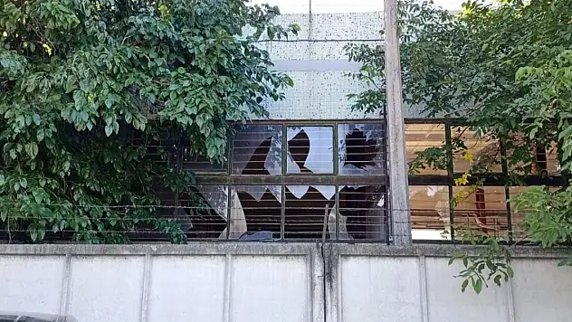 Zelenskiy paylaştı! Rusya'dan nükleer santral yakınına füze saldırısı