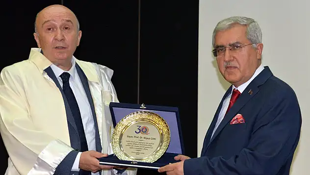 18 yıl önce göreve başladığı üniversitenin rektörü oldu