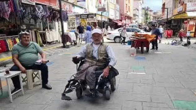 Gurbetçiden engelli vatandaşa tekerlekli sandalye