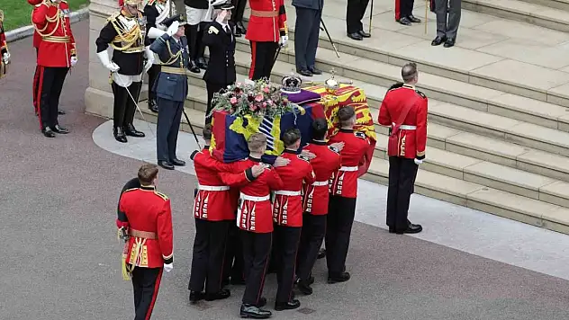 Kraliçe II. Elizabeth son yolculuğuna uğurlandı